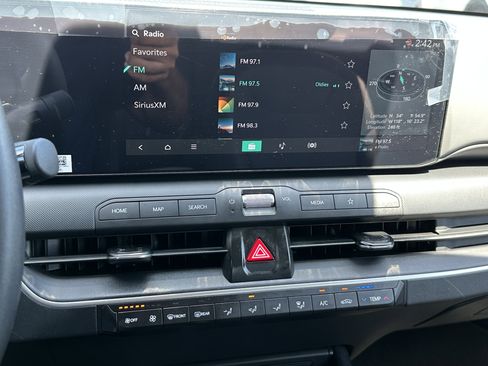 Used 2025 Kia K4 LXS image 28