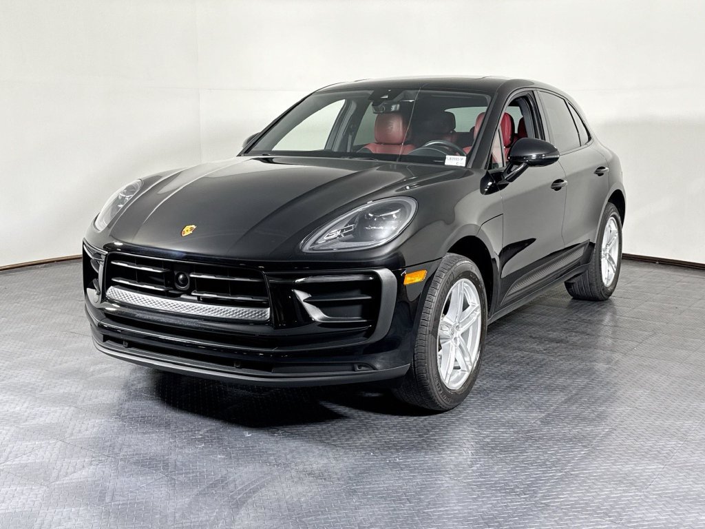 Certified 2023 Porsche Macan AWD/4WD image 1