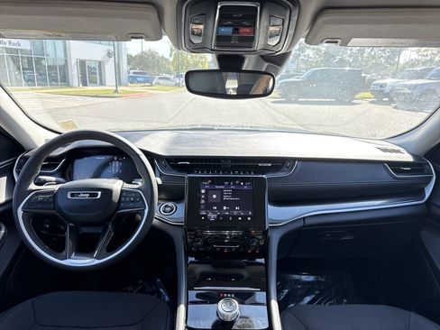 Used 2023 Jeep Grand Cherokee Laredo w/ Luxury Tech Group I image 20