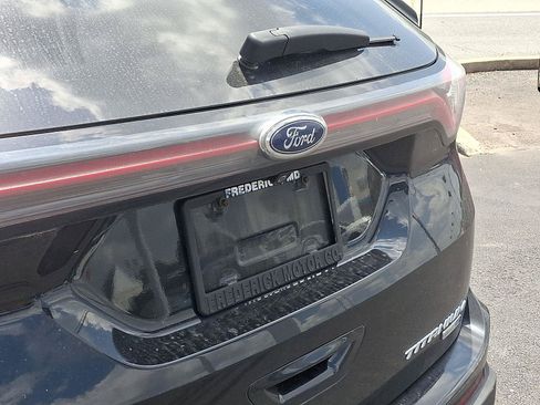 Used 2018 Ford Edge Titanium w/ Equipment Group 301A AWD/4WD image 4
