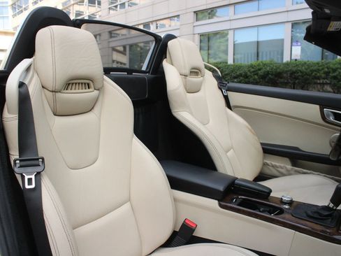 Used 2015 Mercedes-Benz SLK 350 w/ Multimedia Package image 21