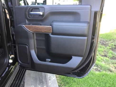 Used 2023 Chevrolet Silverado 2500 High Country w/ Z71 Off-Road Package image 27