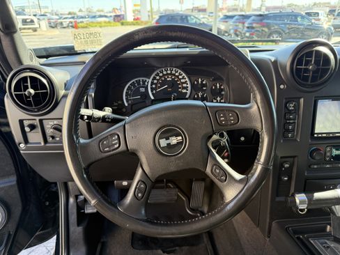 Used 2005 HUMMER H2 w/ Preferred Equipment Group image 19