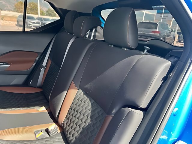 Used 2023 Nissan Kicks SR w/ Interior Electronics Package FWD image 16