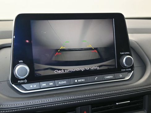 Used 2025 Nissan Rogue SV FWD image 24