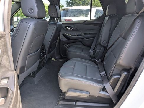 Used 2022 Chevrolet Traverse RS image 21
