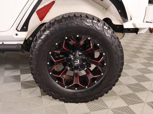 Used 2019 Jeep Wrangler Unlimited Sahara AWD/4WD image 19