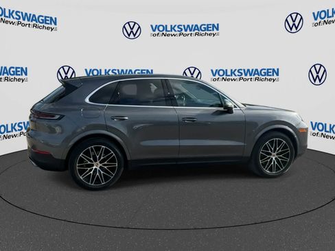 Used 2025 Porsche Cayenne AWD/4WD image 8