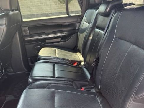 Used 2018 Ford Expedition XLT w/ Equipment Group 202A AWD/4WD image 36