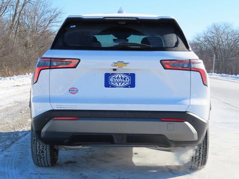 New 2026 Chevrolet Equinox LT w/ Safety and Technology Package FWD image 19