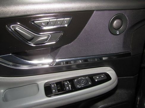 Used 2020 Lincoln Corsair Reserve FWD image 12