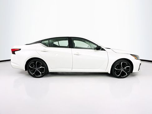 Used 2023 Nissan Altima 2.5 SR FWD image 10