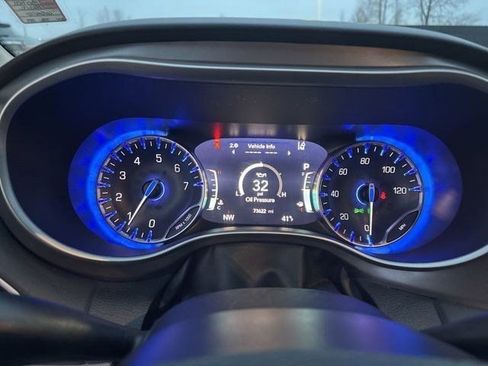 Used 2023 Chrysler Pacifica Touring-L image 15