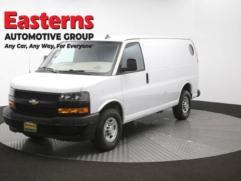 Used 2021 Chevrolet Express 3500 w/ Driver Convenience Package RWD image 51