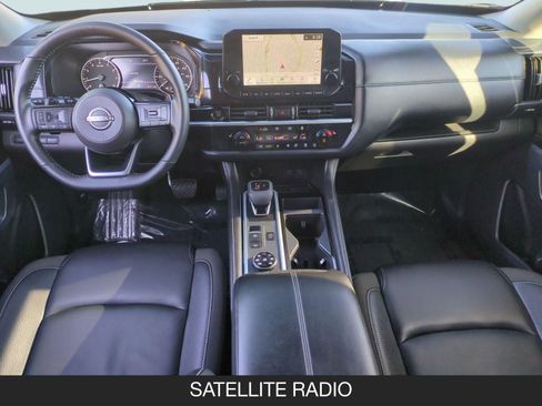 Used 2025 Nissan Pathfinder SL AWD/4WD image 13