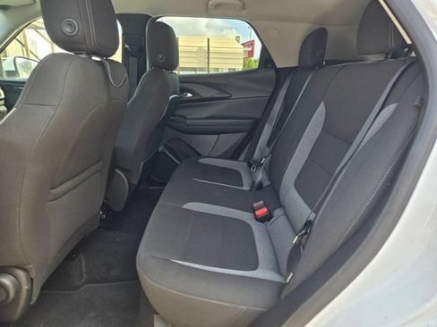 Used 2025 Chevrolet TrailBlazer LT AWD/4WD image 24