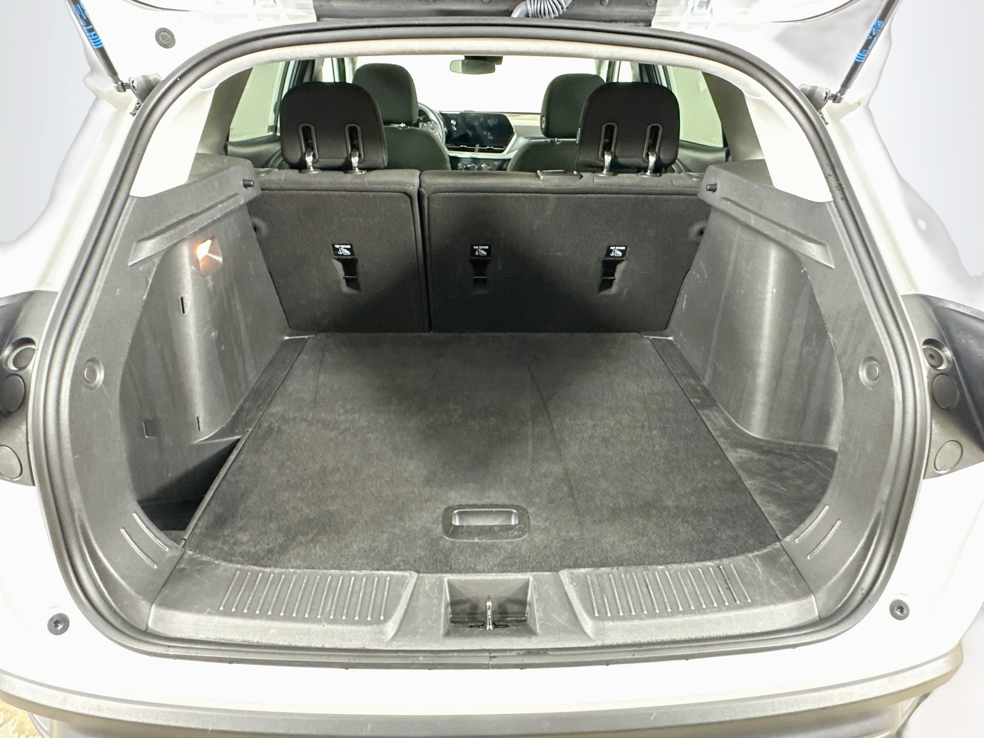 Used 2025 Chevrolet Trax LS FWD image 28