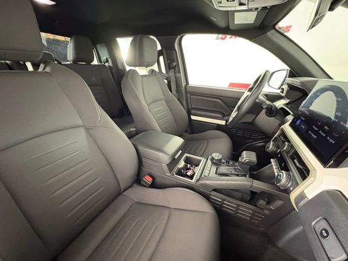 Used 2024 Toyota Tacoma TRD Off-Road image 33