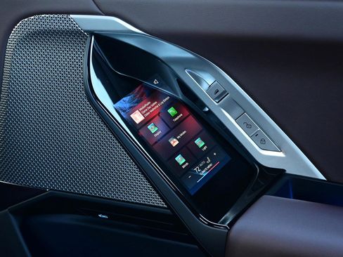 Used 2025 BMW 740i image 24