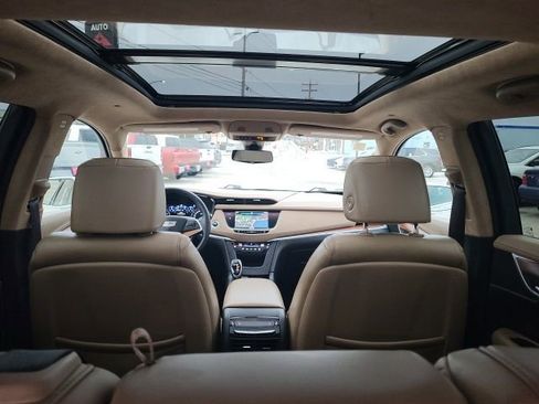 Used 2017 Cadillac XT5 Platinum w/ Driver Assist Package AWD/4WD image 3