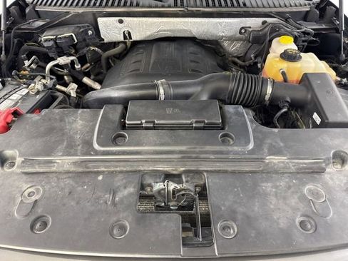 Used 2016 Ford Expedition XLT AWD/4WD image 19