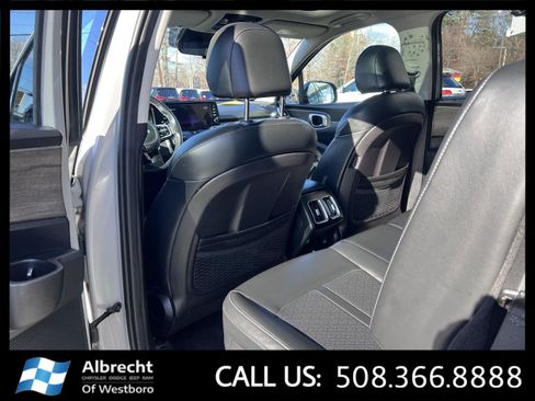 Used 2022 Kia Sorento S w/ Panoramic Sunroof Package image 12
