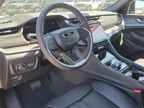 New 2025 Jeep Grand Cherokee L Limited w/ Luxury Tech Group II image 17