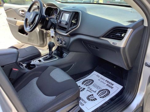 Used 2017 Jeep Cherokee Sport w/ Trailer Tow Group AWD/4WD image 35