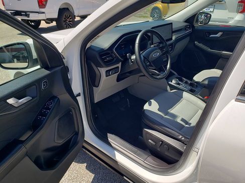 Used 2023 Ford Escape Platinum AWD/4WD image 9