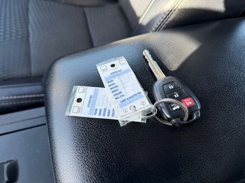 Used 2013 Toyota Camry SE image 28