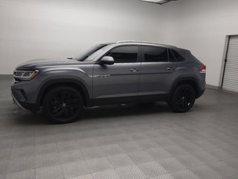 Used 2023 Volkswagen Atlas Cross Sport SE w/ Panoramic Sunroof Package FWD image 2