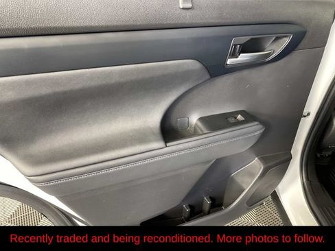 Used 2023 Toyota Highlander XLE AWD/4WD image 26