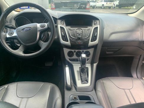 Used 2013 Ford Focus SE FWD image 12