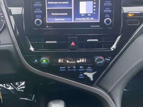 Used 2022 Toyota Camry SE image 13