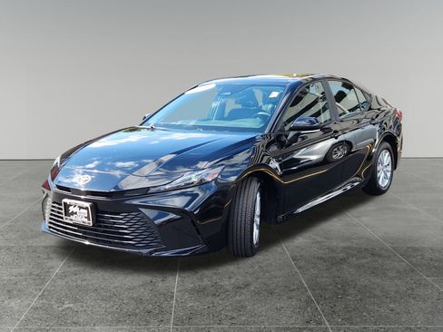 Certified 2025 Toyota Camry LE image 3