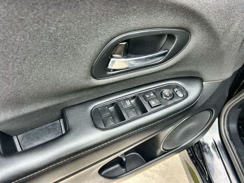 Certified 2021 Honda HR-V Sport image 29