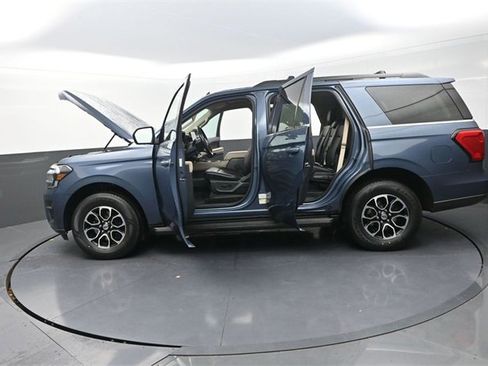 Used 2022 Ford Expedition XLT image 38