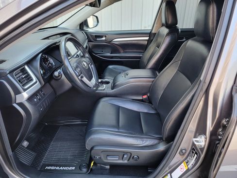 Used 2017 Toyota Highlander XLE AWD/4WD image 10
