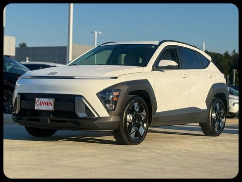 Used 2025 Hyundai Kona SEL FWD image 3