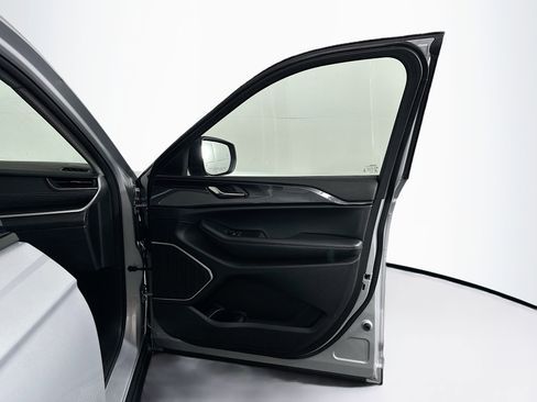 Used 2022 Jeep Grand Cherokee L Laredo w/ Luxury Tech Group I image 33