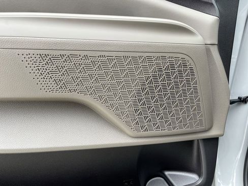 New 2026 Kia Carnival EX FWD image 24