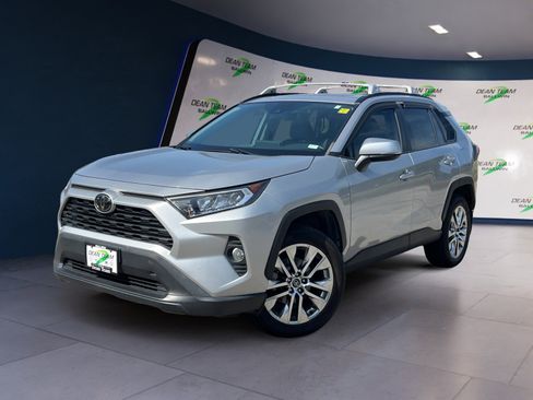 Used 2020 Toyota RAV4 XLE Premium image 3