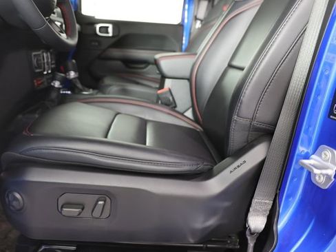 Used 2024 Jeep Wrangler Unlimited Rubicon w/ Capability Package image 5