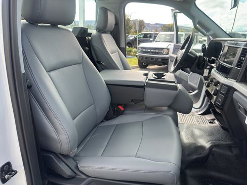 New 2026 Ford F250 XL w/ XL Chrome Package image 31