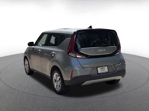Used 2025 Kia Soul LX w/ LX Technology Package FWD image 11