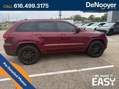 Used 2018 Jeep Grand Cherokee Altitude AWD/4WD image 6