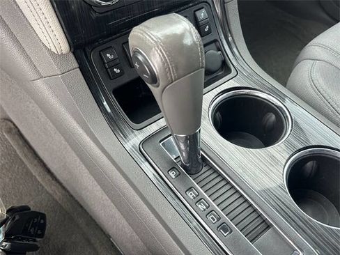 Used 2017 Chevrolet Traverse LT image 16