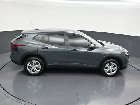 Used 2025 Chevrolet Trax LS FWD image 26