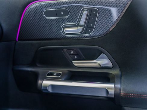 Used 2024 Mercedes-Benz GLB 250 image 15