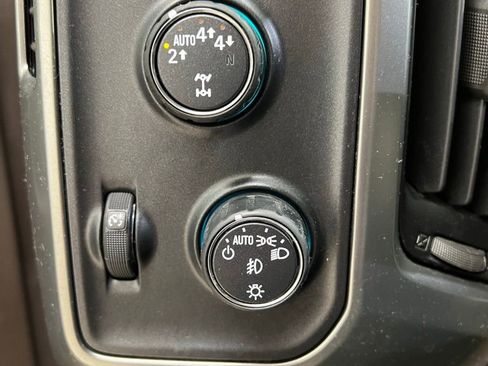 Used 2018 Chevrolet Silverado 1500 LT w/ Texas Edition image 15